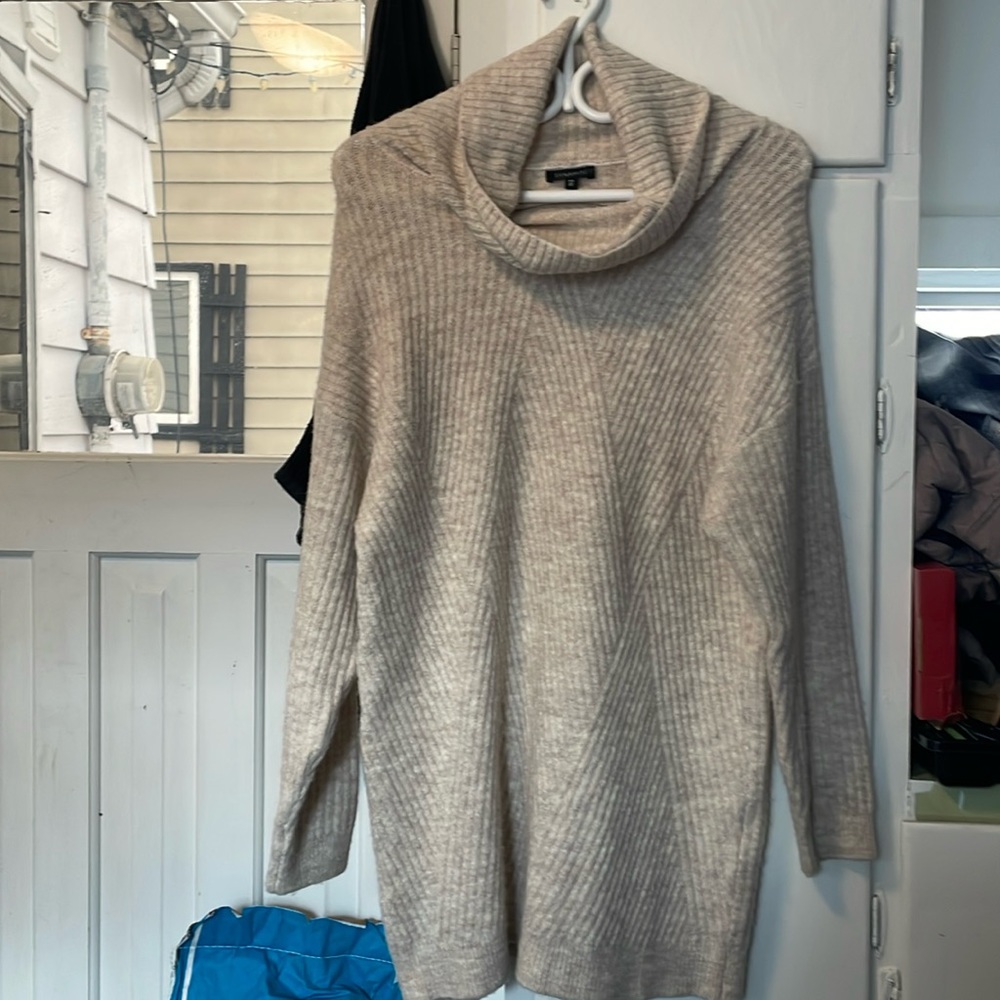 NWOT DYNAMITE SWEATER